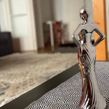 דירה V. District *